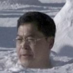 Полуголый китаец 46 минут просидел в снегу